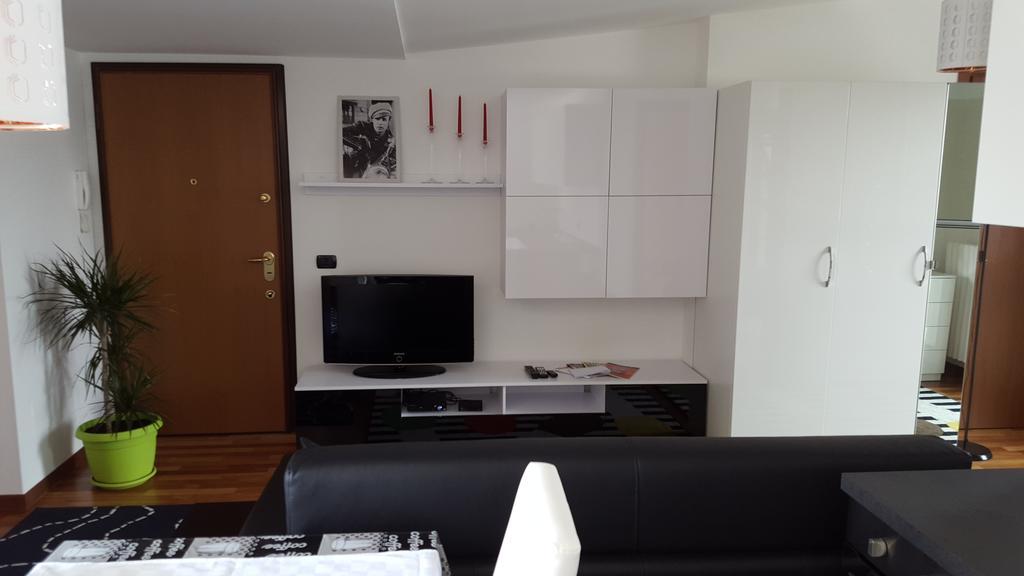 New Luxury Attic Santa Giulia Expo Apartment Milan Room photo