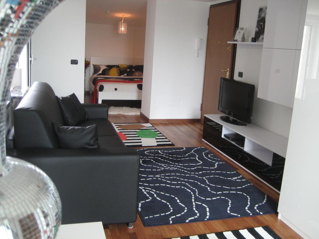 New Luxury Attic Santa Giulia Expo Apartment Milan Room photo