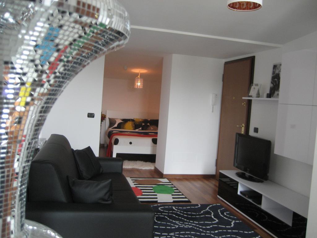 New Luxury Attic Santa Giulia Expo Apartment Milan Room photo